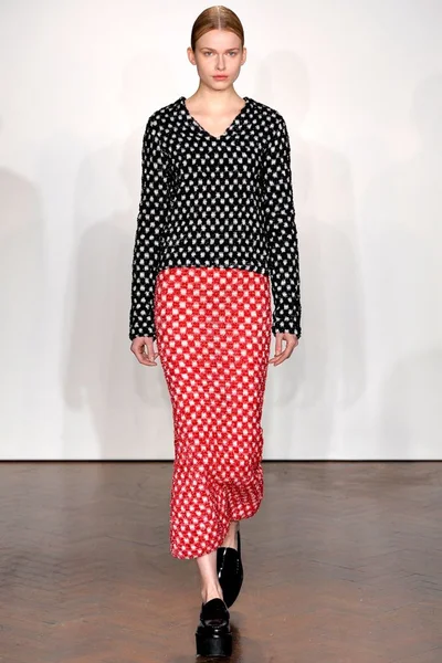 Look 16